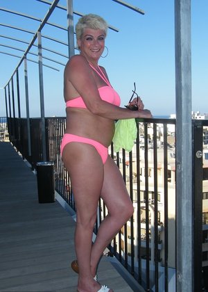 18 year old girl Hailey Little takes off yoga attire to stand naked